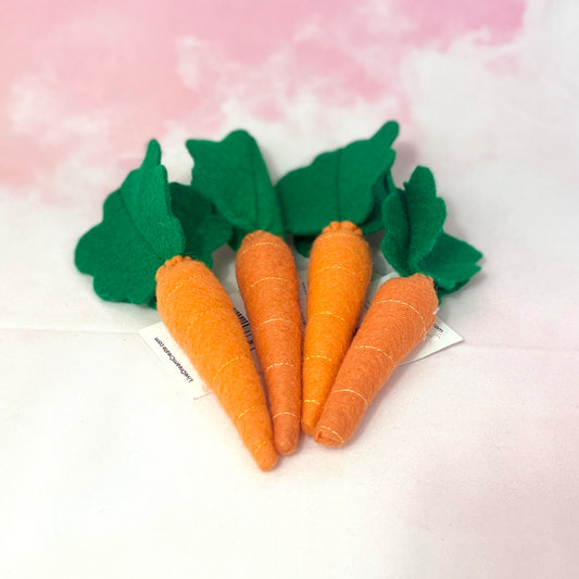 Set of 4 felt carrots